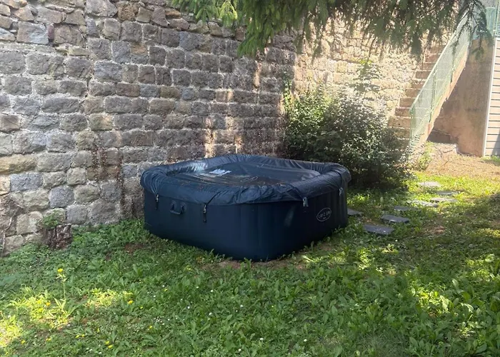 Parking Privé cosy 50m2 avec spa et jardin